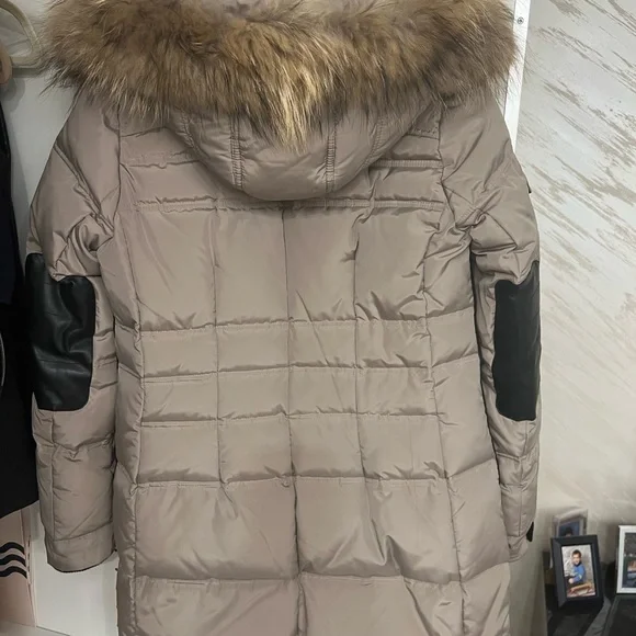 Down jacket with real fur - Picture 2 of 8